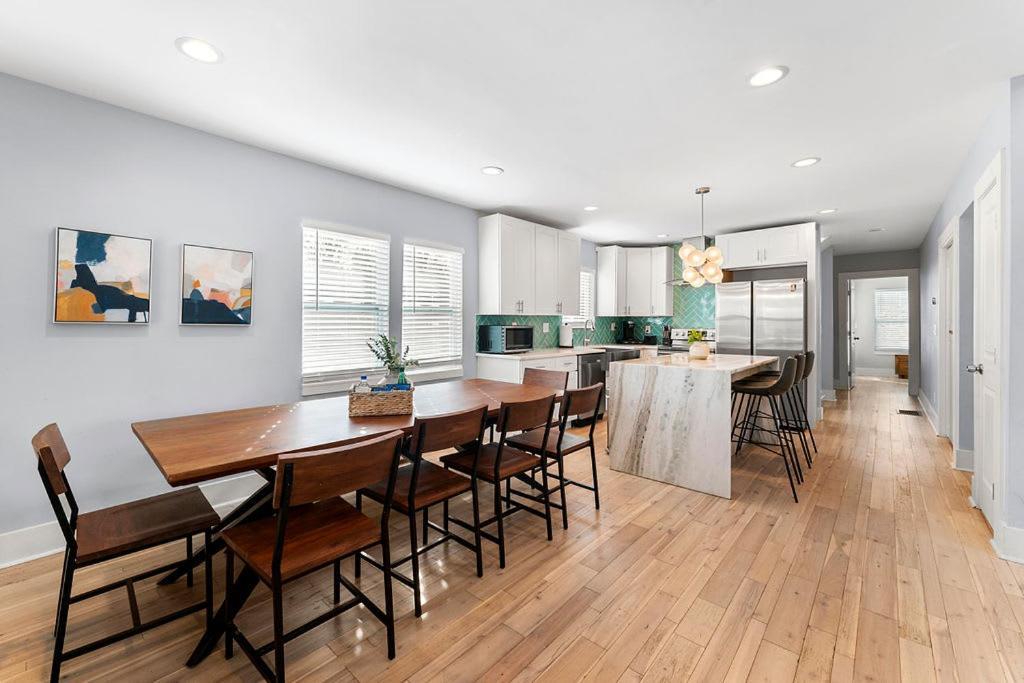 Large Modern Home Centrally Located With Hot Tub 애틀랜타 외부 사진