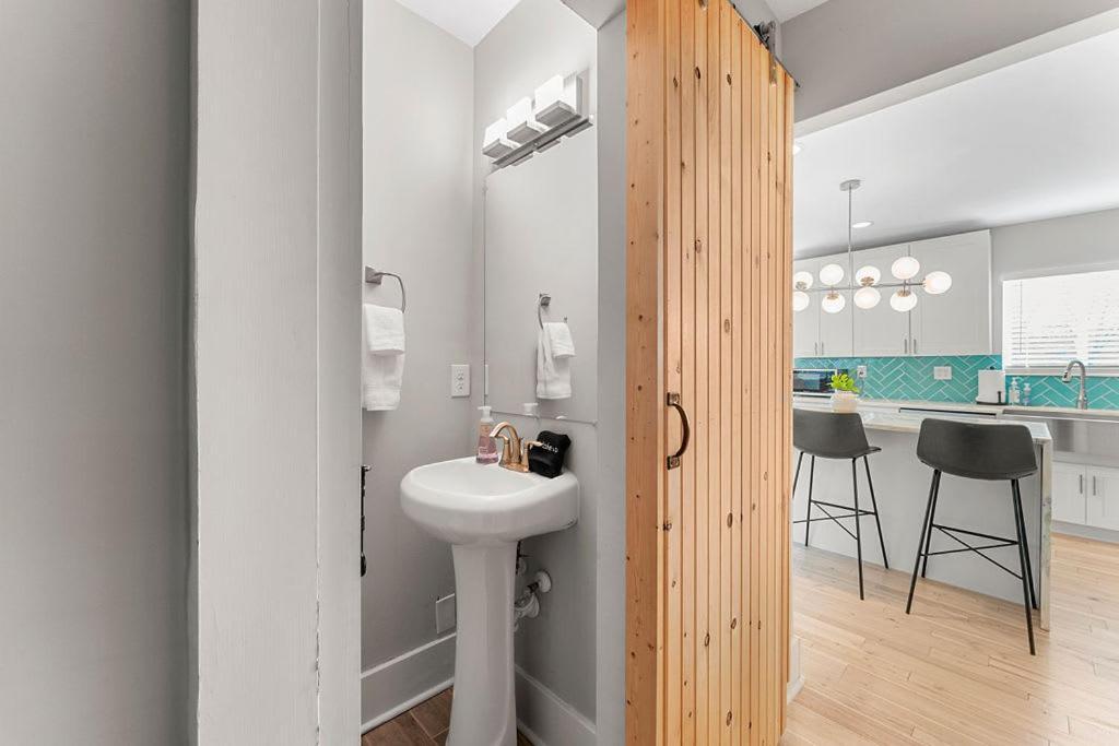 Large Modern Home Centrally Located With Hot Tub 애틀랜타 외부 사진