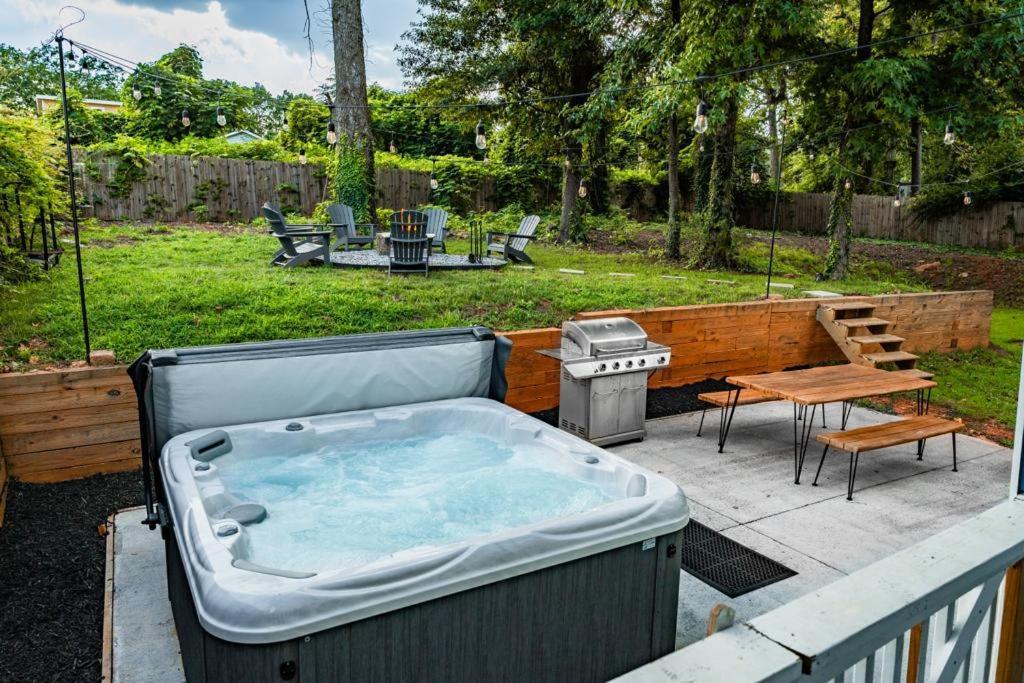 Large Modern Home Centrally Located With Hot Tub 애틀랜타 외부 사진