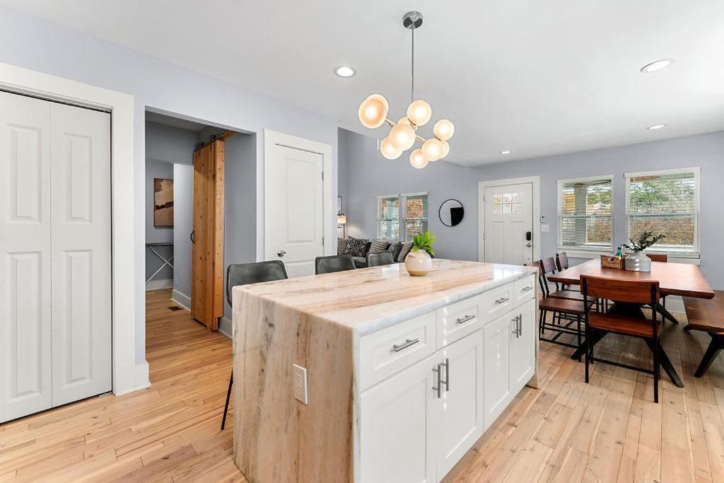 Large Modern Home Centrally Located With Hot Tub 애틀랜타 외부 사진