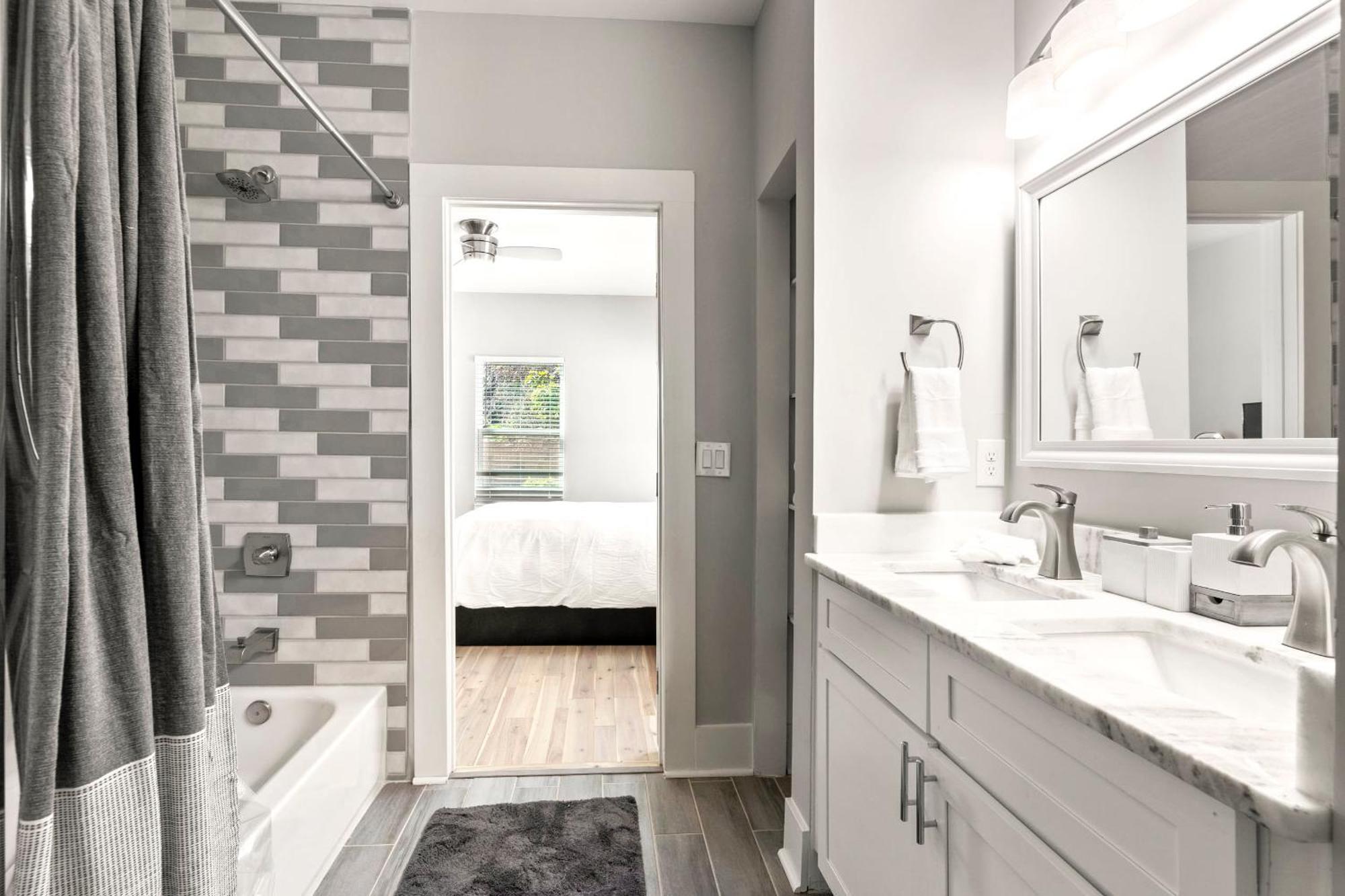Large Modern Home Centrally Located With Hot Tub 애틀랜타 외부 사진